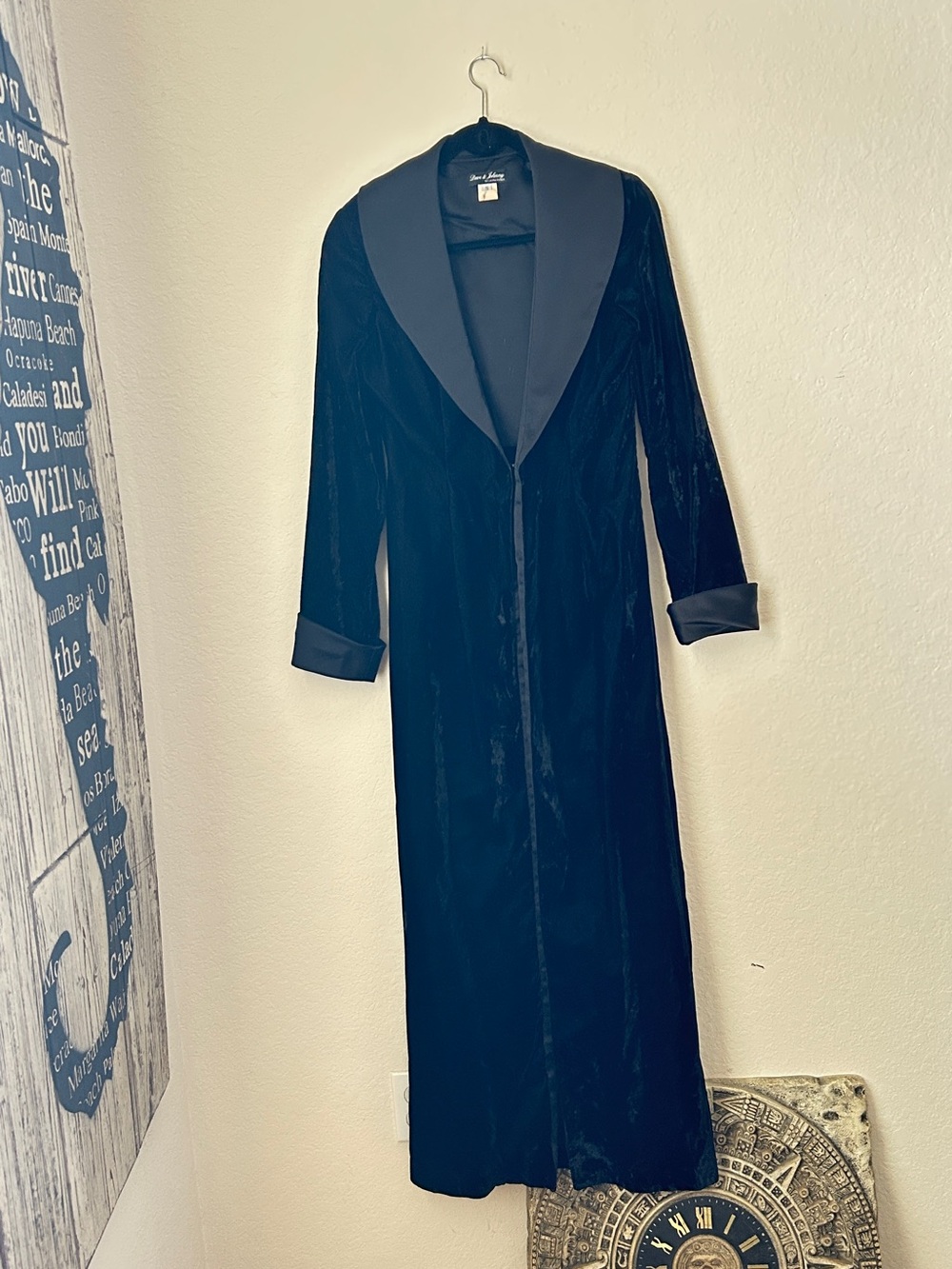 Dave & Johnny by Laura Ryner Black Crushed Velvet with Satin Lapel & Cuff Jacket